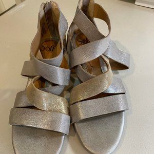 Sofft Rosaria Sandal Size 7.5W silver gold straps